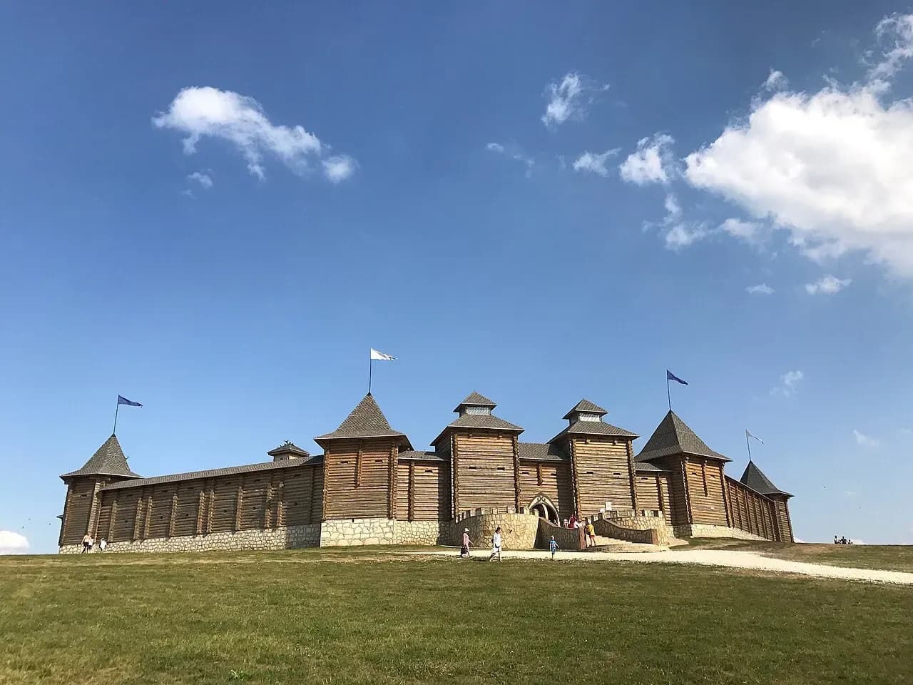 Деревянная крепость в парке «Кудыкина гора»